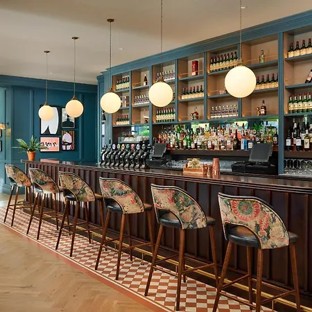 The Gateway Hotel 4*