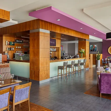 The Gateway מלון דאנדלק