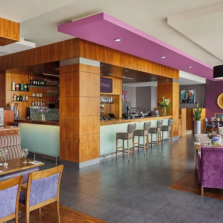 The Gateway מלון