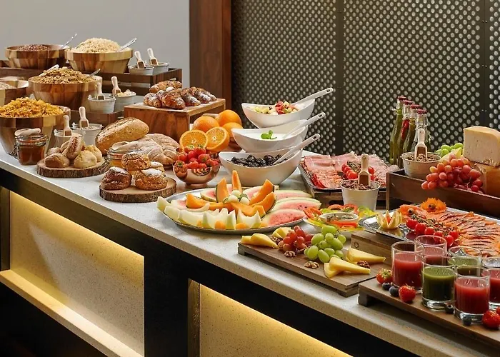 Hotel The Gateway 4*